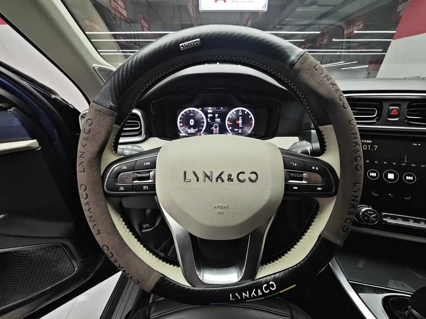 Lynk & Co 01 2017 2.0T 2WD Pro Version фото 4