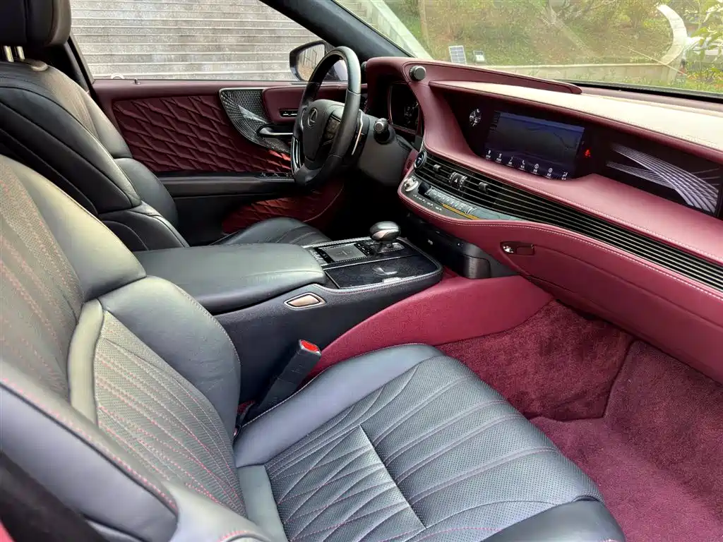 Lexus LS 2018 500h Executive Edition China VI фото 12
