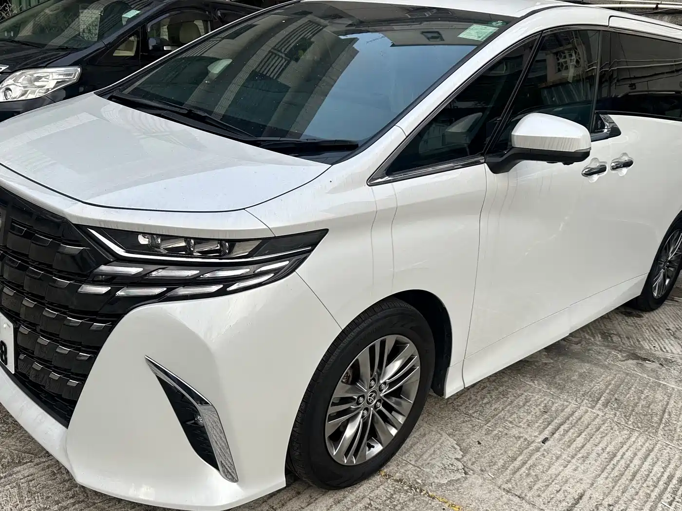 Toyota Alphard 2025 Hybrid 2.5L Ultimate Gold Edition фото 17