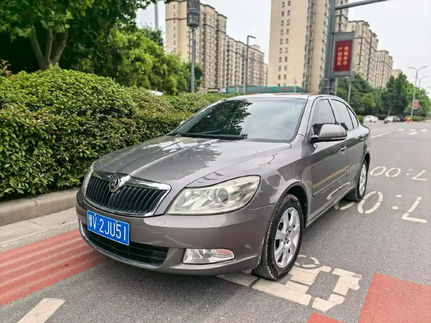 Škoda Octavia 2015 Classic 1.6L Automatic Leisure Edition фото 2