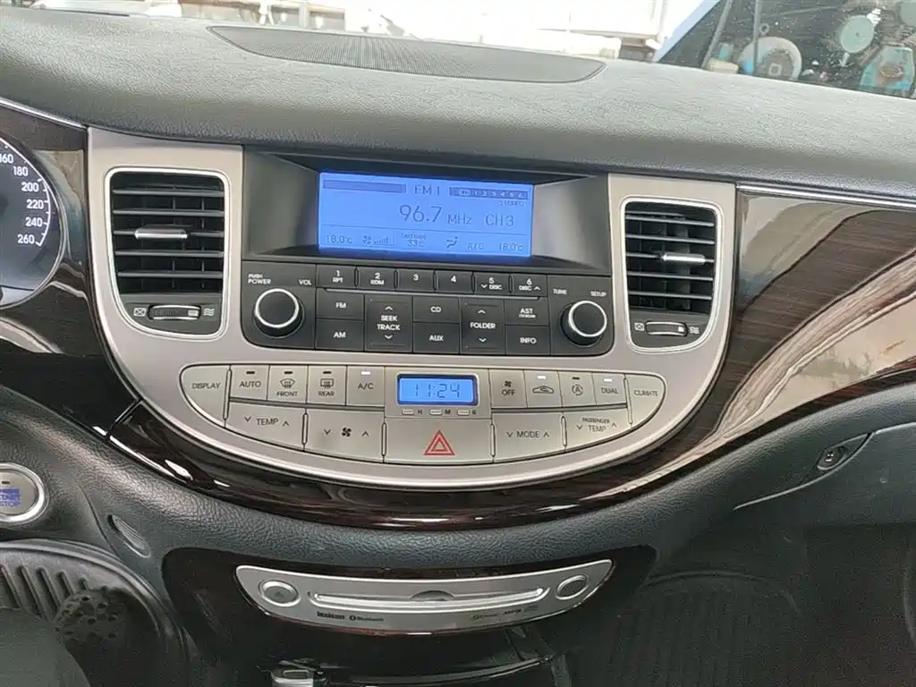 Hyundai Genesis 2012 3.0L GDI Luxury фото 13
