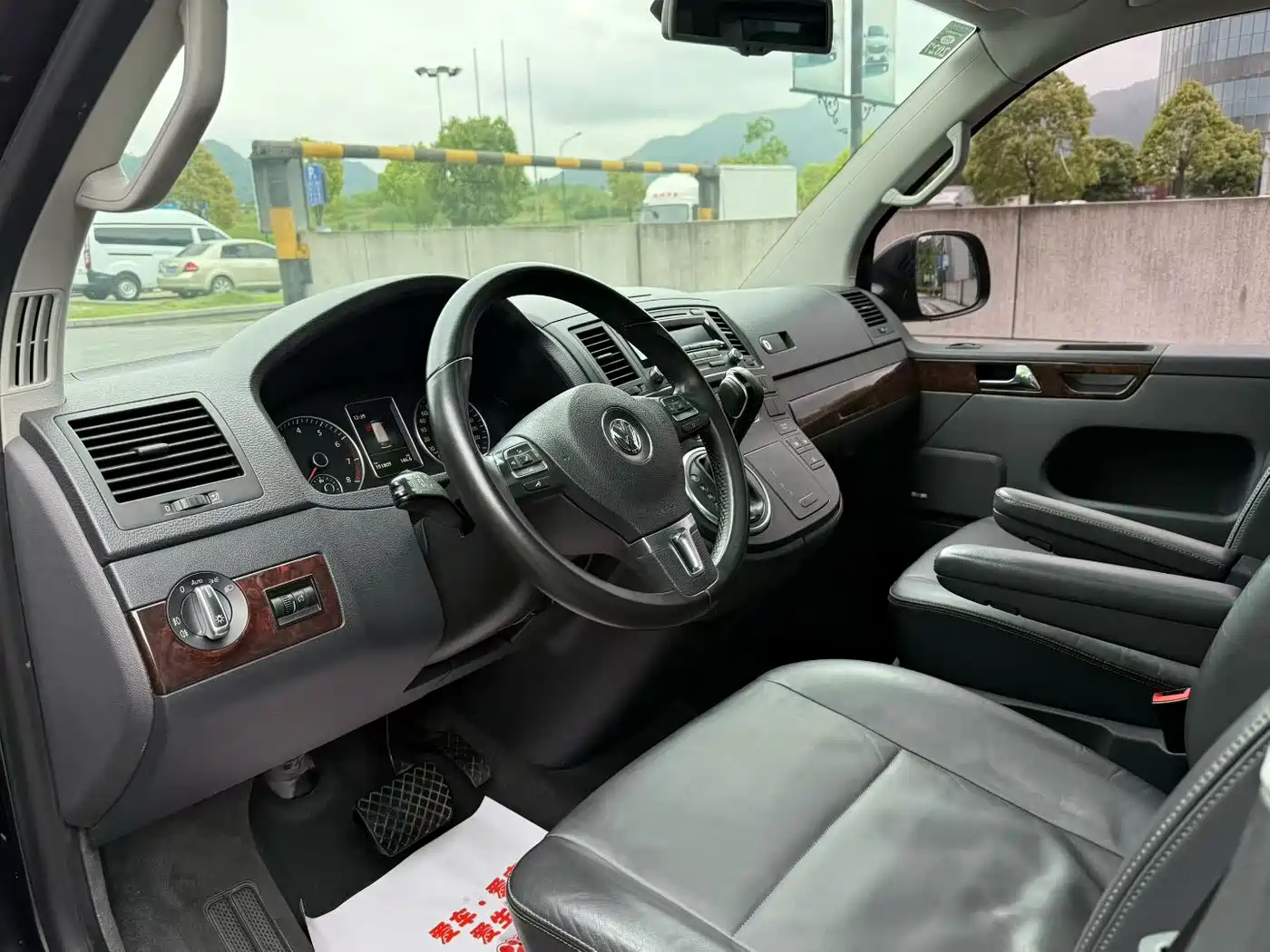 Volkswagen Multivan 2012 2.0TSI 2WD Luxury Edition фото 5