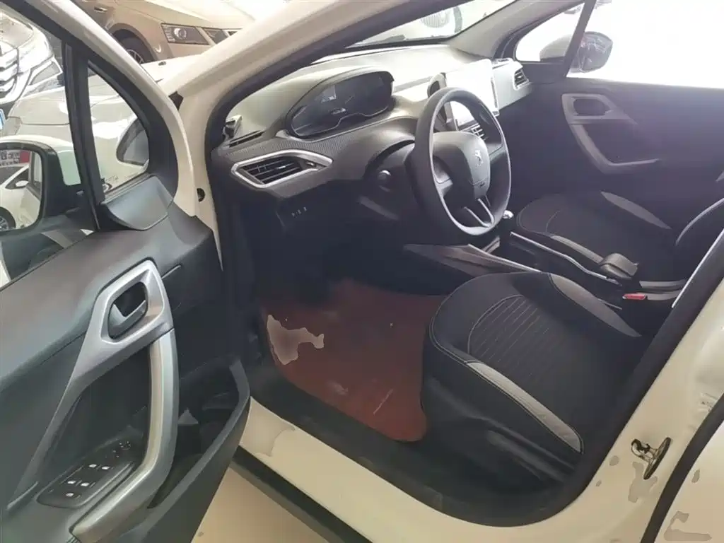 Peugeot 2008 2018 1.6L Automatic Trend Edition фото 16