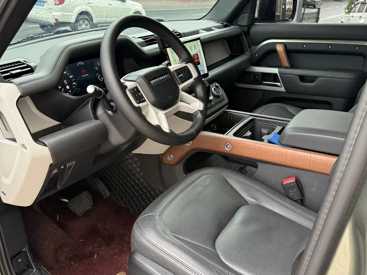Land Rover Defender 2023 Facelift 110 3.0T P400 Dark Special Edition фото 7