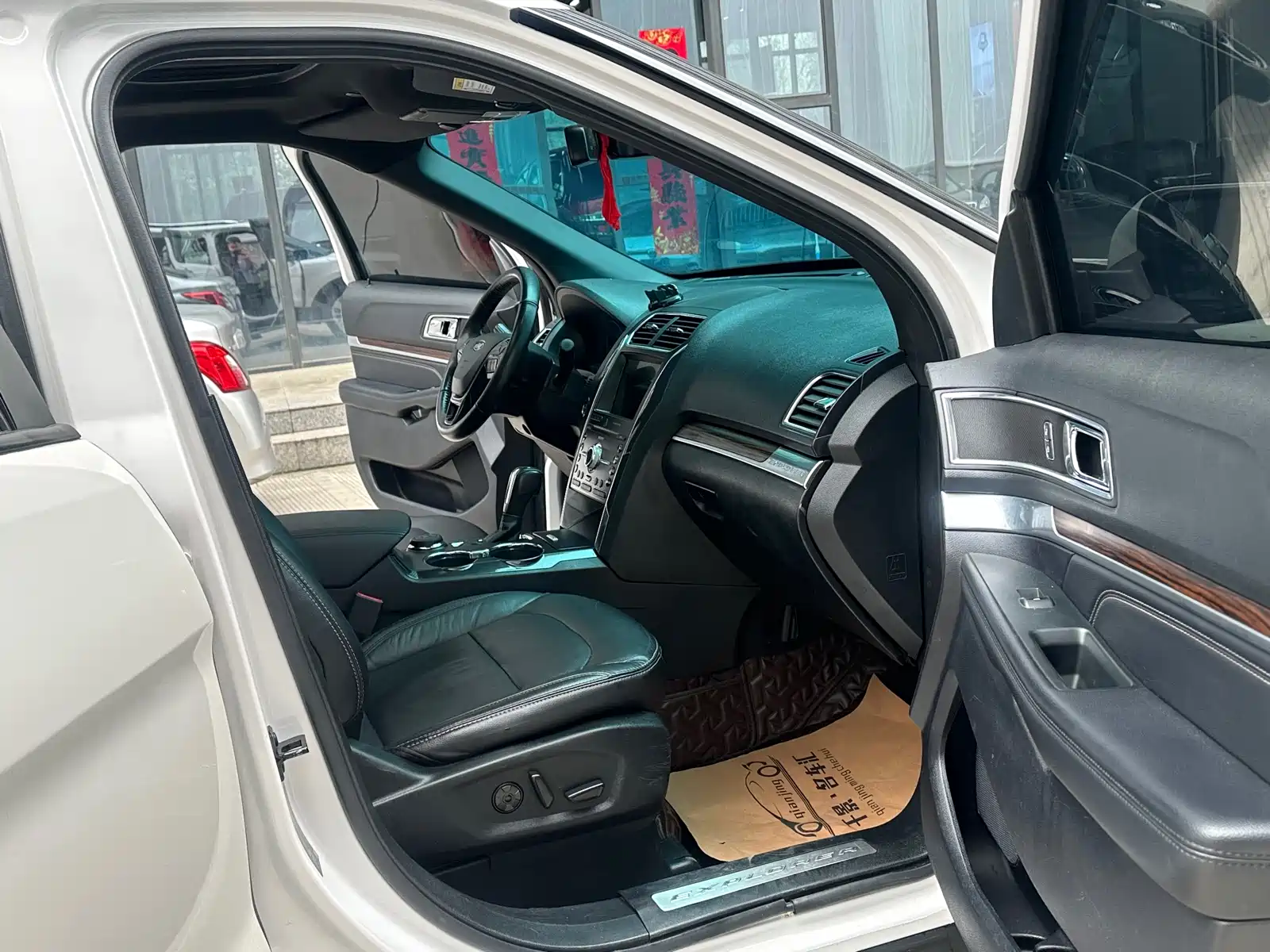 Фото 16 - Ford Explorer (Import)