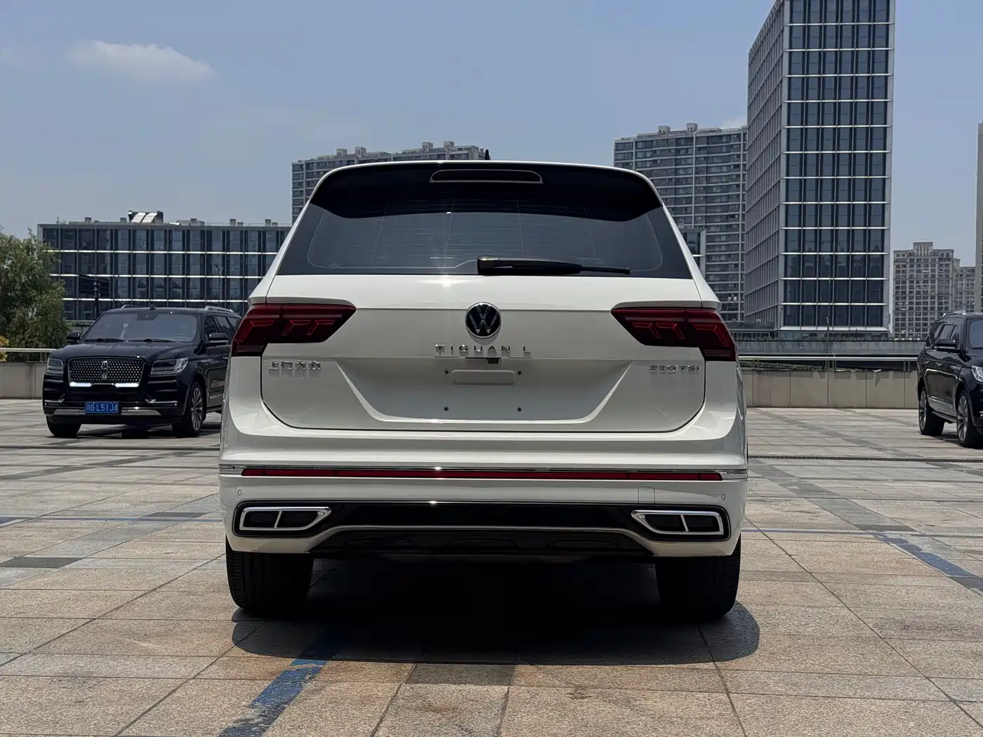 Volkswagen Tiguan L 2022 330TSI Auto 2WD R-Line Premium Edition фото 6