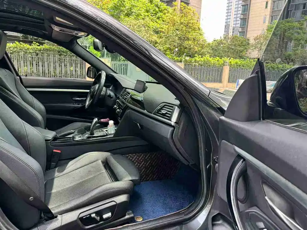 BMW 3 Series GT 2019 320i Fashion Model фото 8
