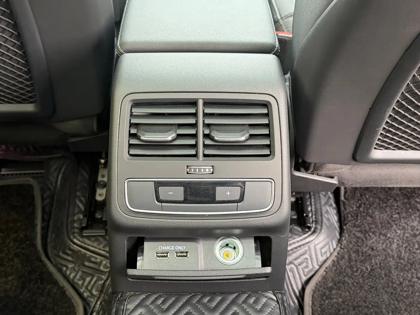 Audi A4L 2022 40 TFSI Luxury Dynamic фото 14
