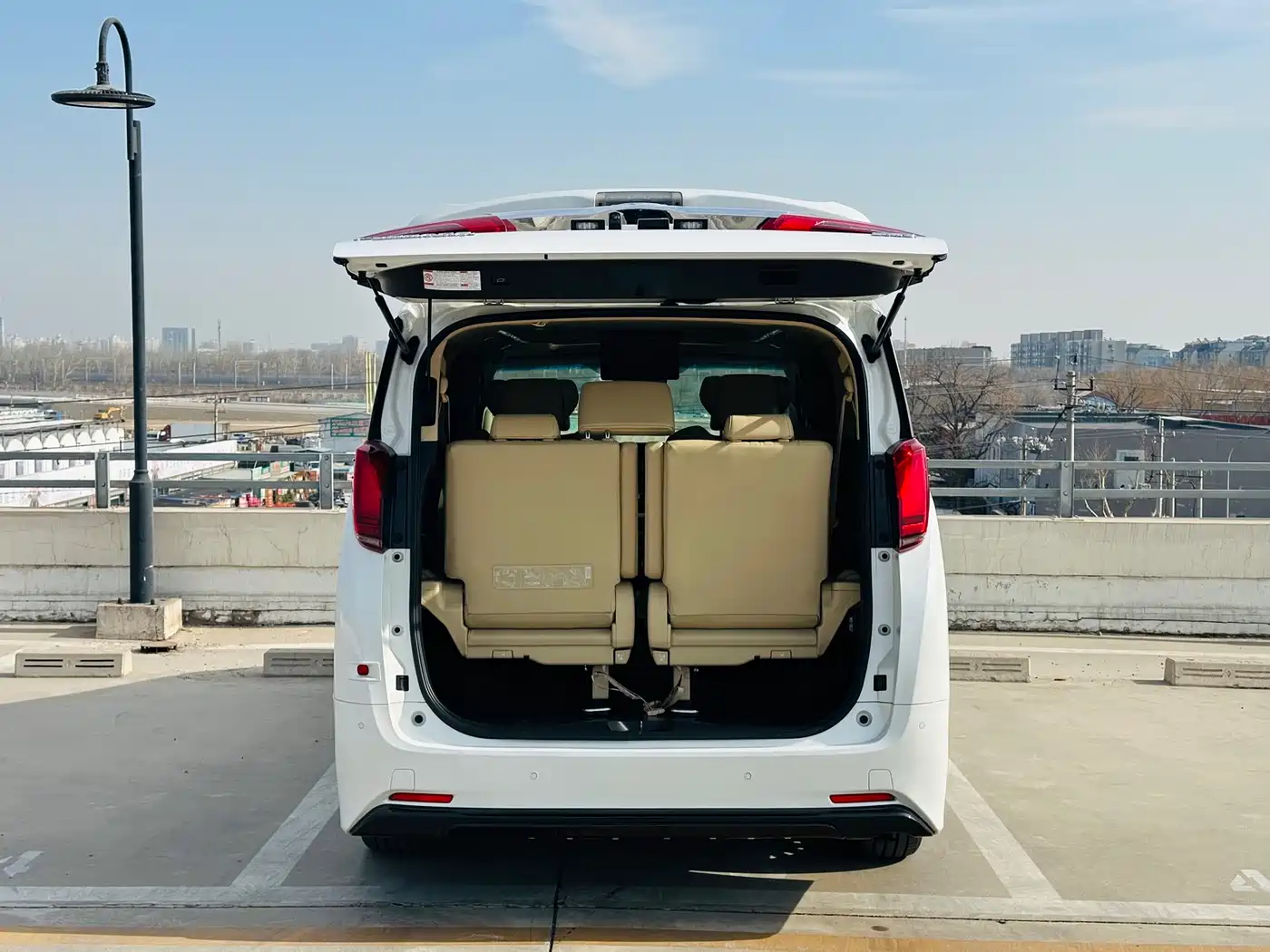 Toyota Alphard 2021 Hybrid 2.5L Premium фото 40