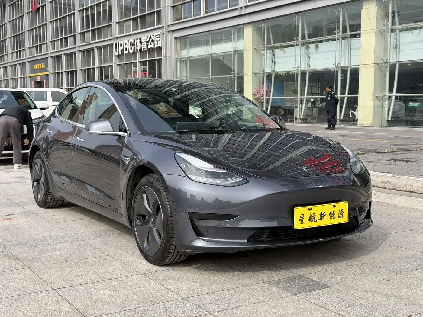 TESLA MODEL 3