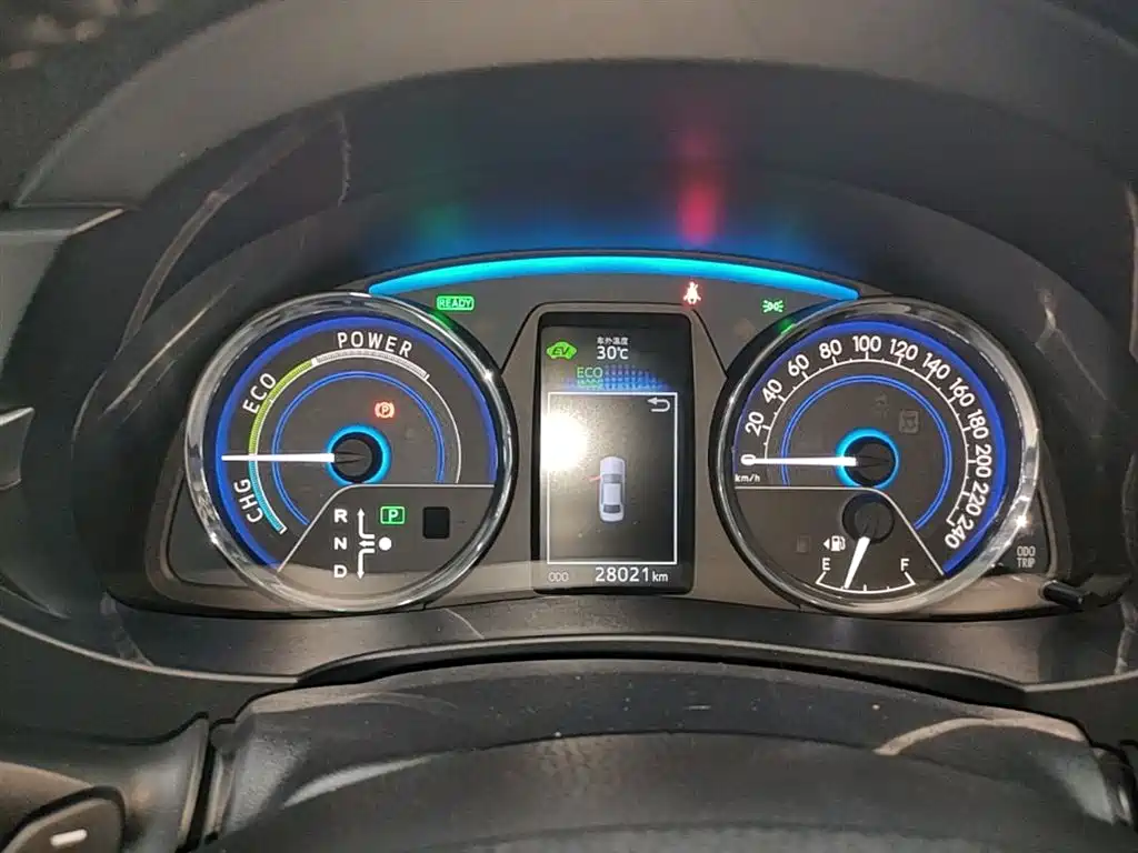 Toyota Corolla 2016 Dual Hybrid 1.8L E-CVT Elite Edition фото 12