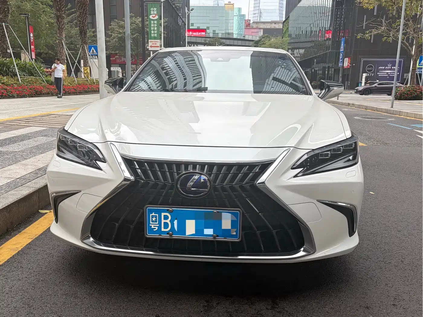 Lexus ES 2021 300h Luxury Edition фото 2