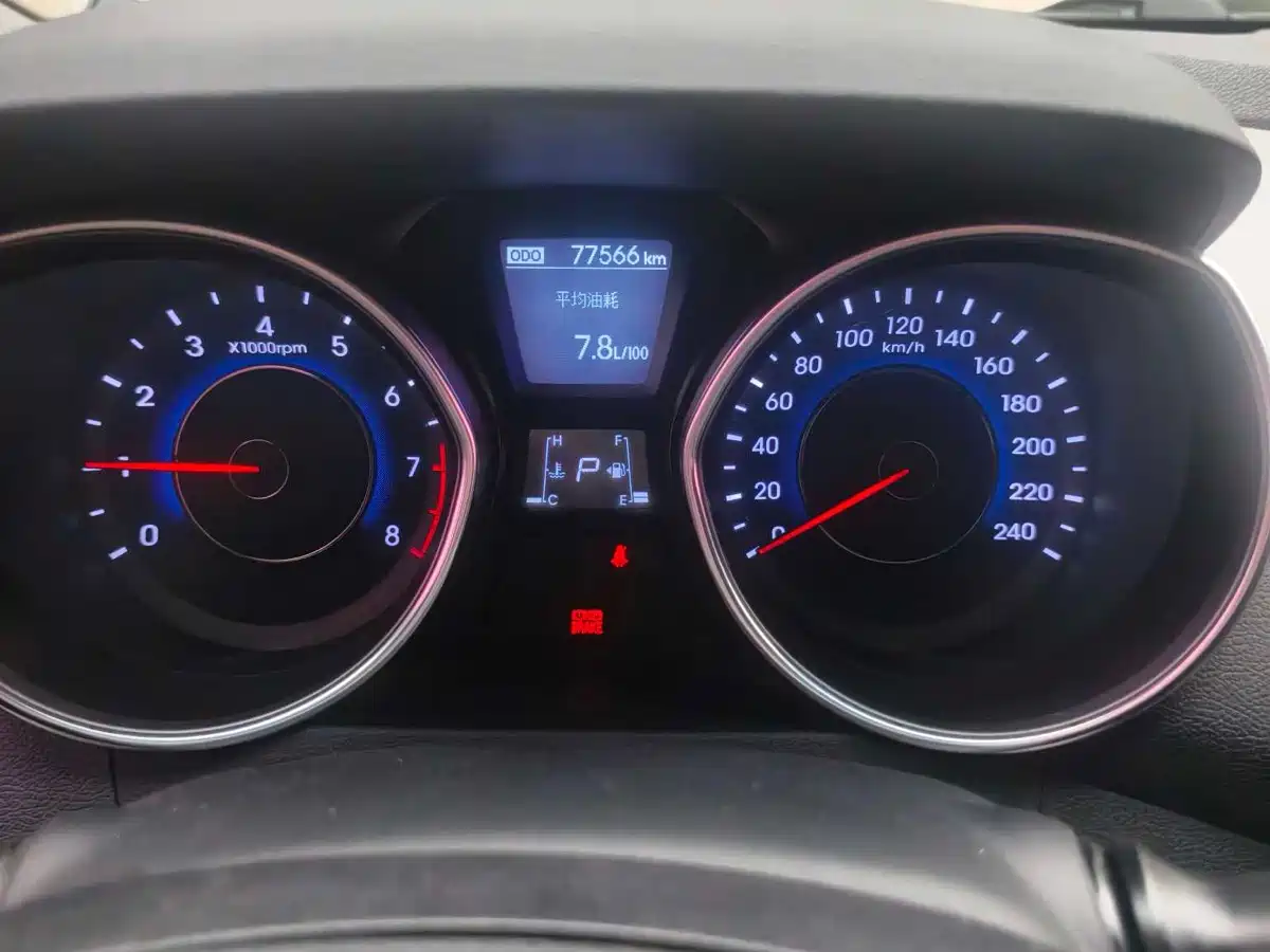 Hyundai Langdong 2013 1.6L Automatic Leading фото 3