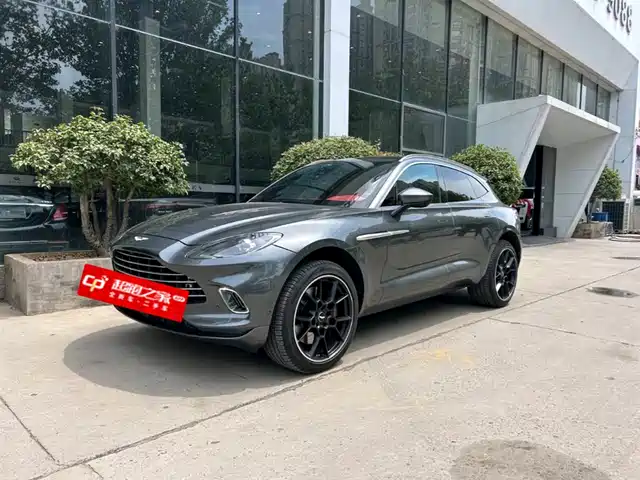 ASTON MARTIN DBX