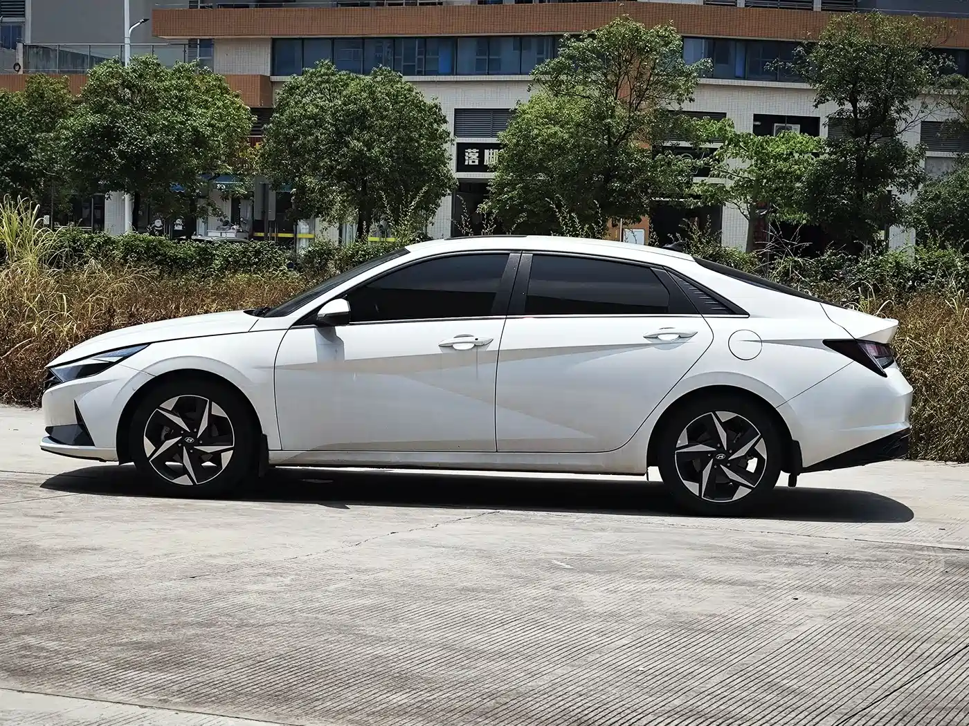 Hyundai Elantra 2021 1.5L CVT GLX Elite Edition фото 6