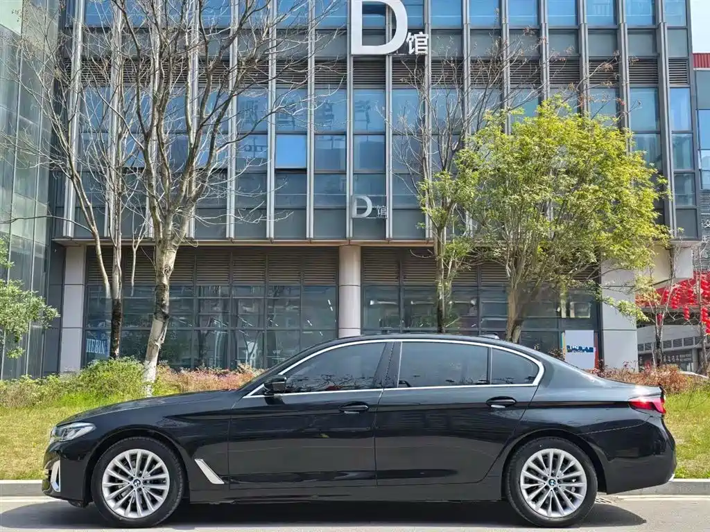 BMW 5 Series 2021 525Li Luxury Package фото 2