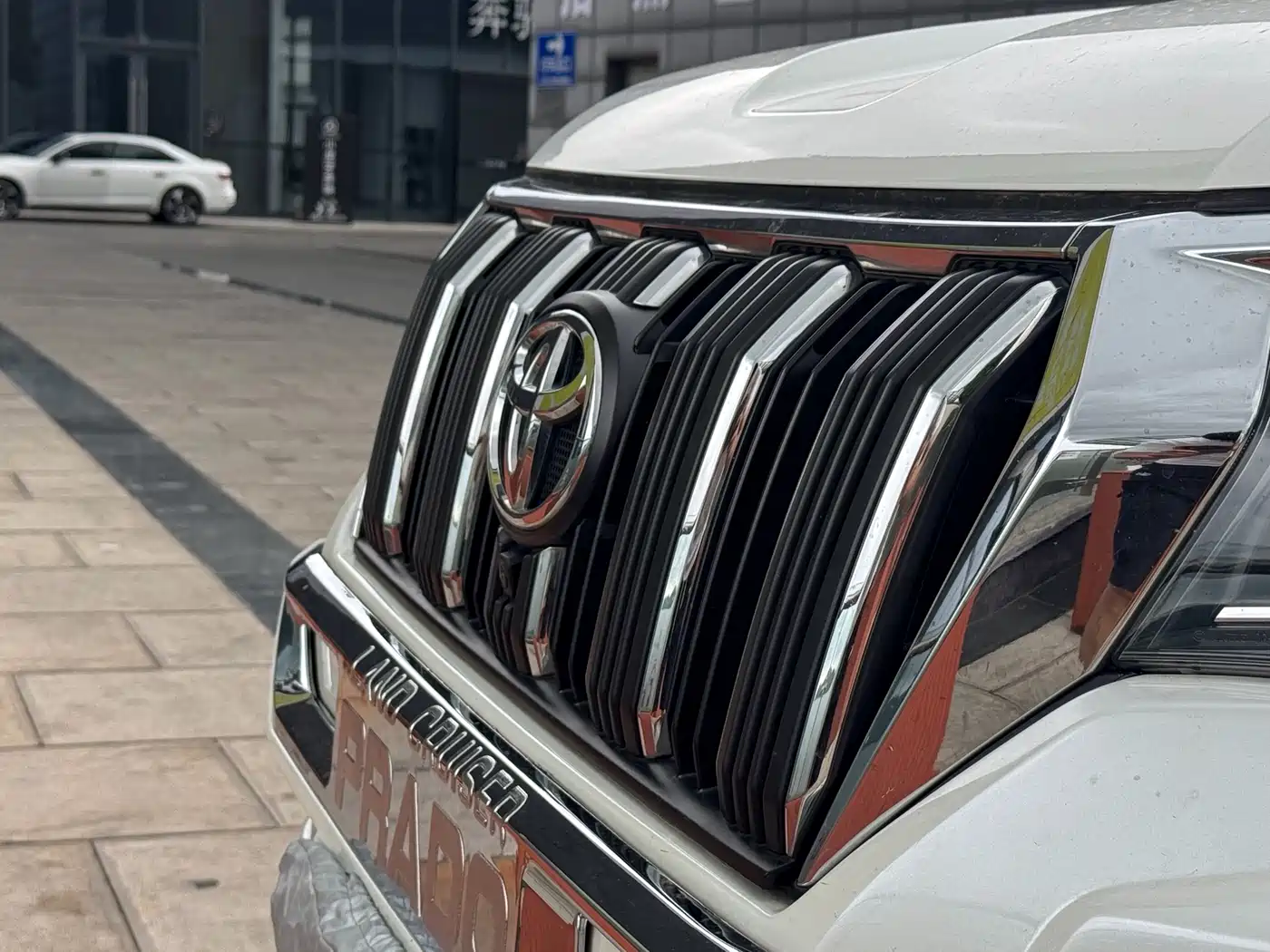 Toyota Prado 2019 3.5L Automatic TX-L Zunxiang Edition with Rear-mounted Spare Tire фото 9