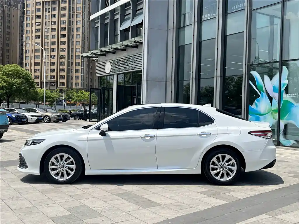 Toyota Camry 2021 2.0G Luxury Edition фото 3