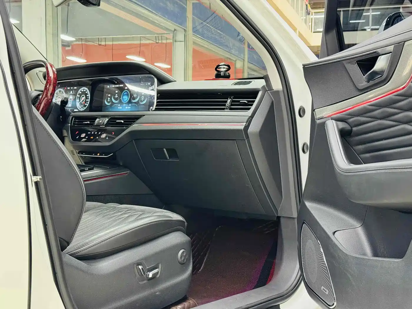 Hongqi HS5 2019 2.0T Smart Connect Joy Edition фото 5