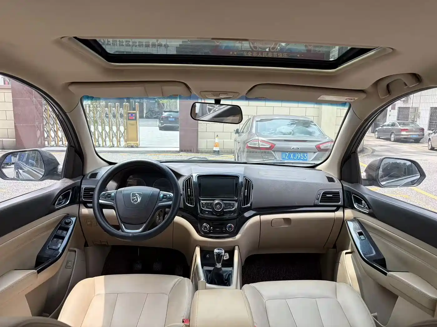 Baojun 730 2015 2014 1.5L Manual Luxury Navigation ESP Edition 7-Seater