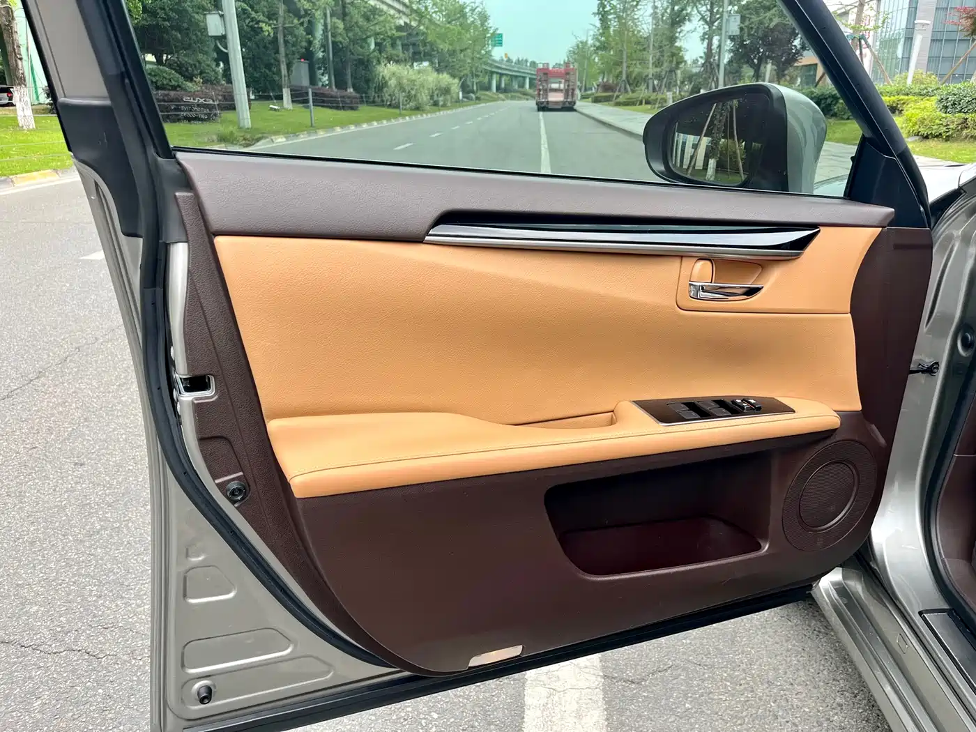 Lexus ES 2015 300h Comfort Edition фото 8
