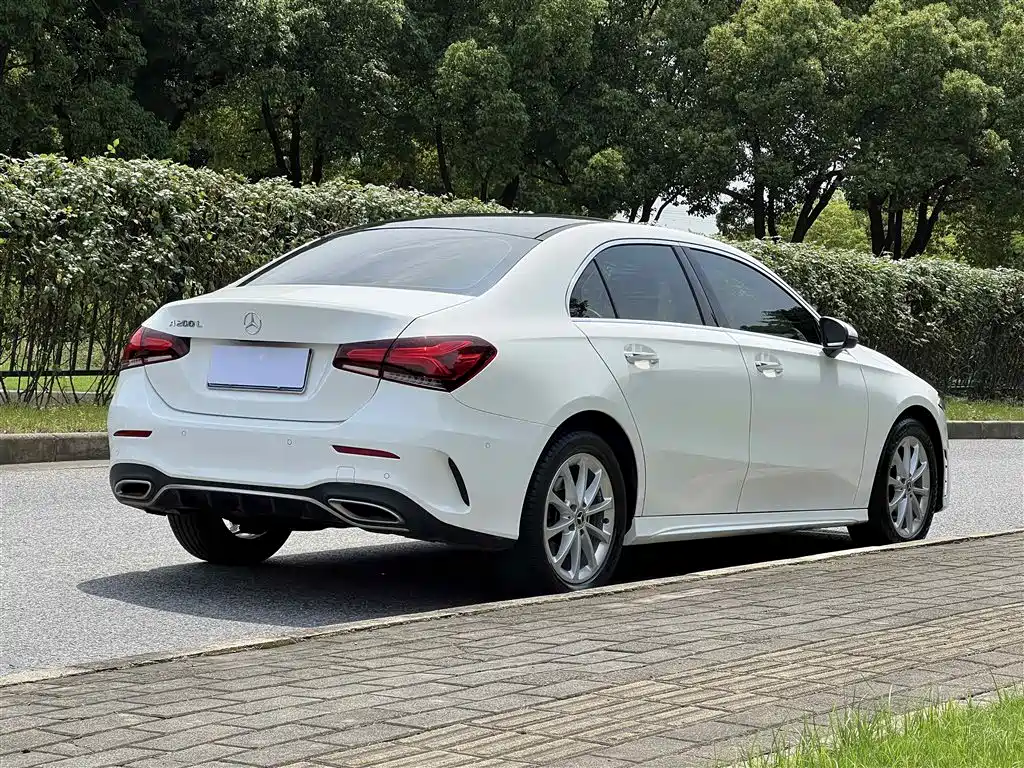 Mercedes-Benz A-Class 2020 A 200 L Sport Sedan фото 4
