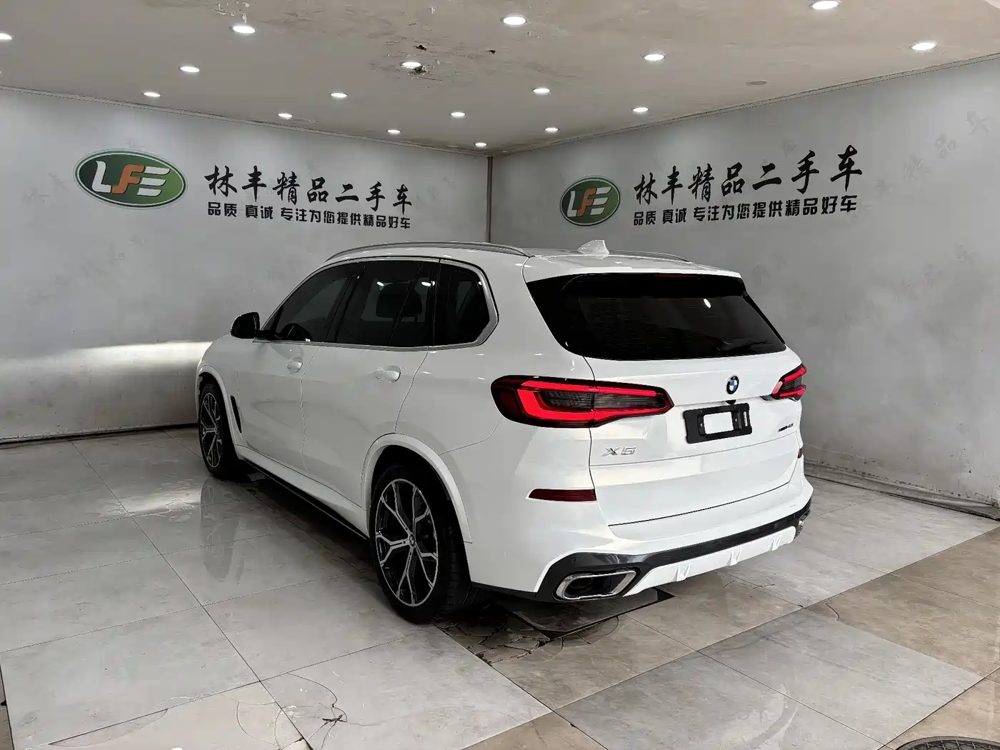 BMW X5 (Import) 2019 xDrive40i Exclusive M Sport Package фото 5