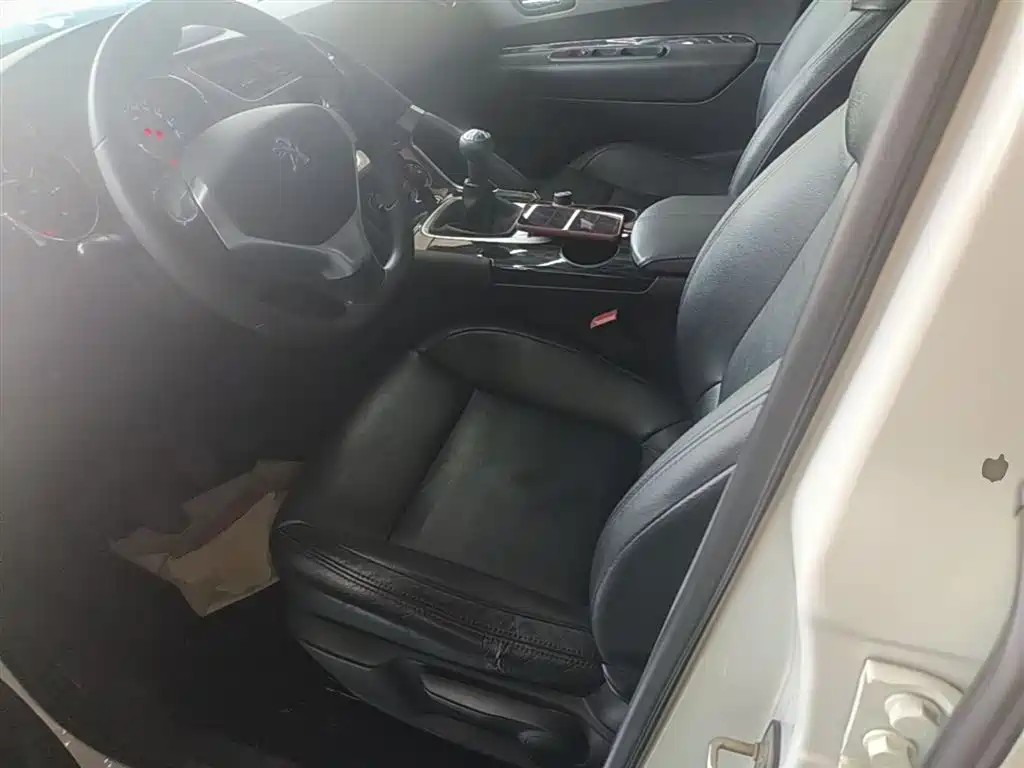 Peugeot 3008 2015 2.0L Manual Classic Edition фото 15