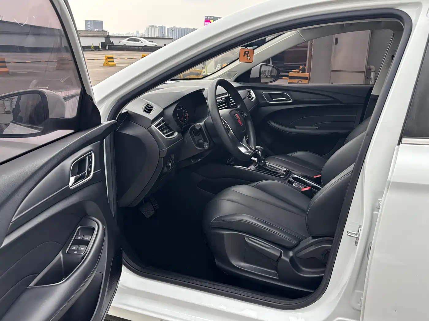 Photo 4 - Roewe i5