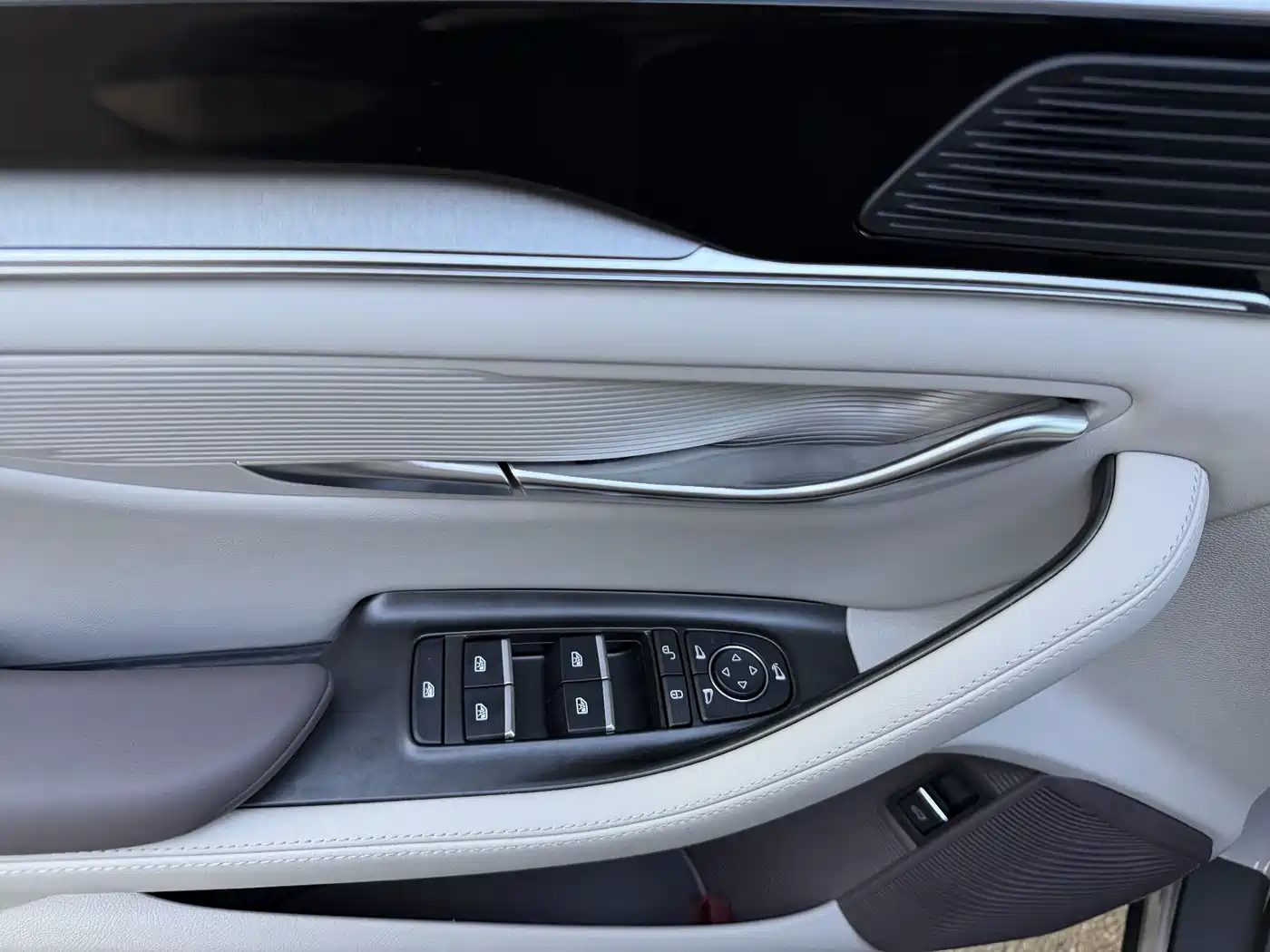BYD Song PLUS PHEV 2025 EV Smart Driving Edition 520km Luxury фото 40