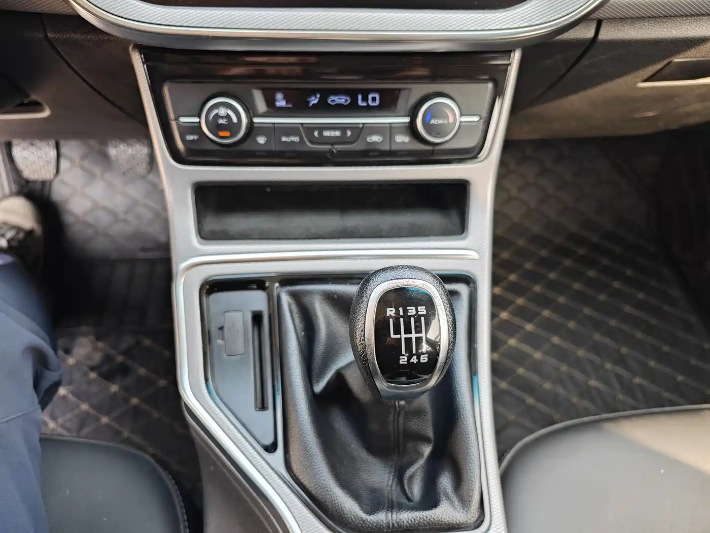 Фото 20 - Geely Emgrand GL