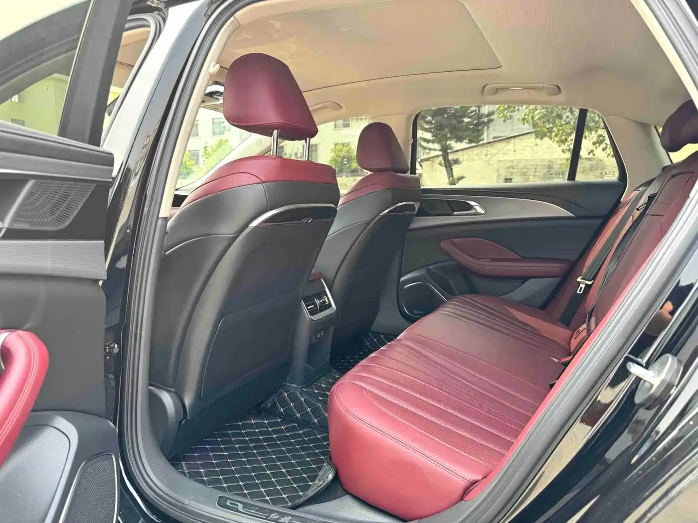 Hongqi H5 2023 1.5T DCT Smart Connect Joy Edition фото 4
