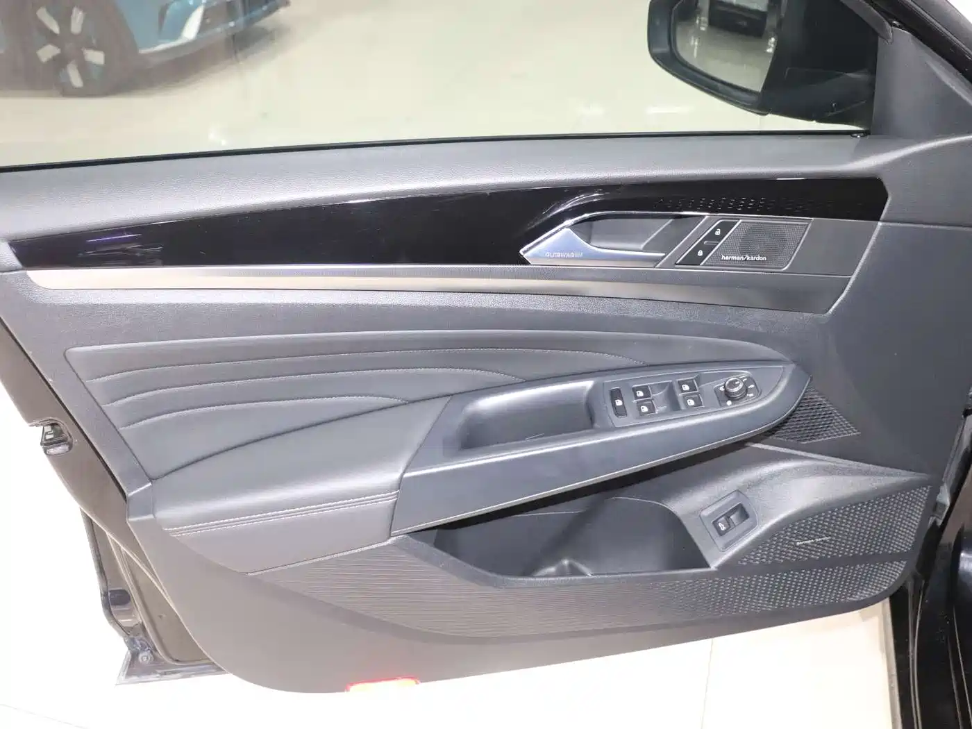 Volkswagen Passat 2023 330TSI Elite Edition фото 8