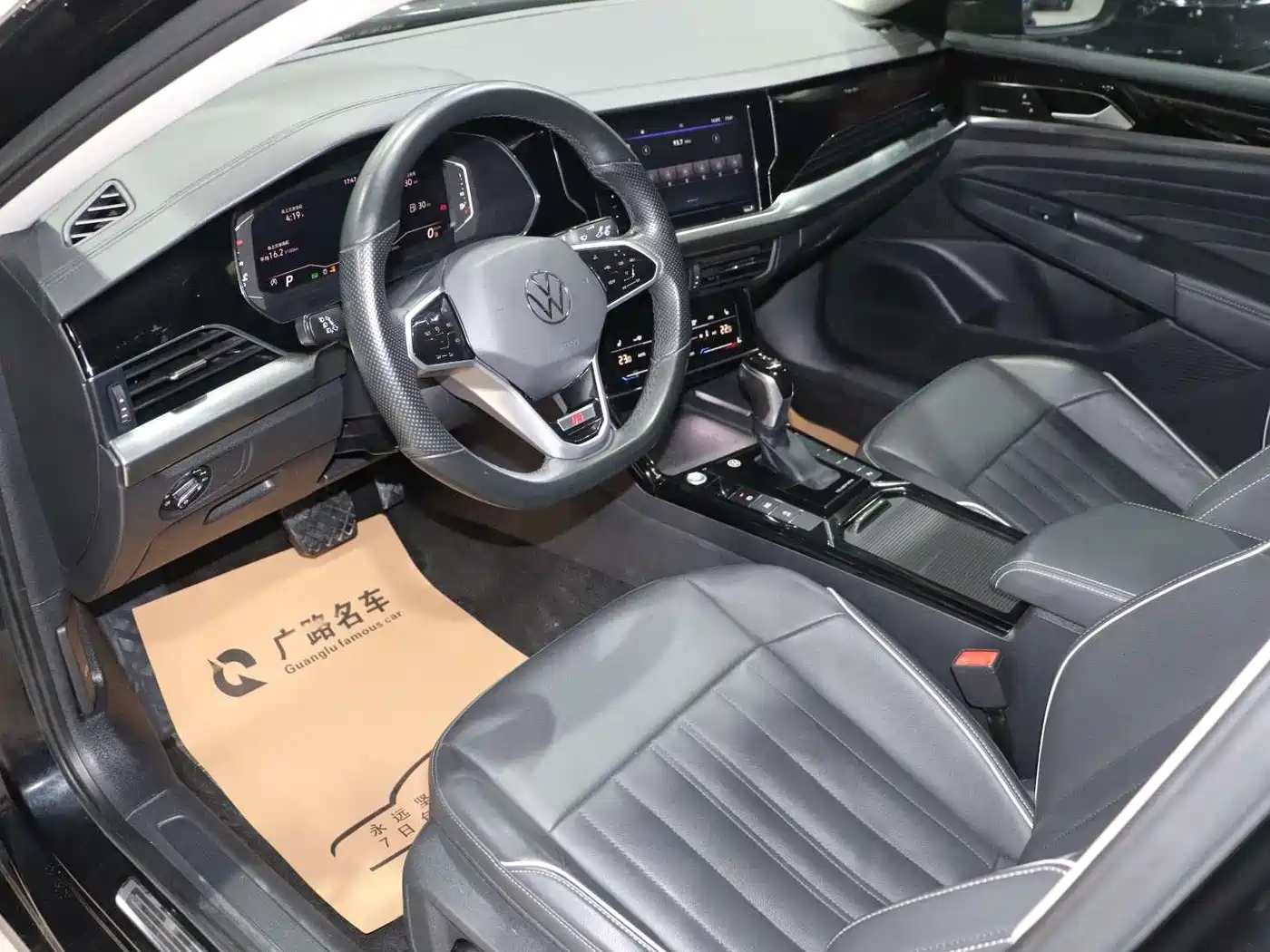 Volkswagen Passat 2023 330TSI Elite Edition фото 9