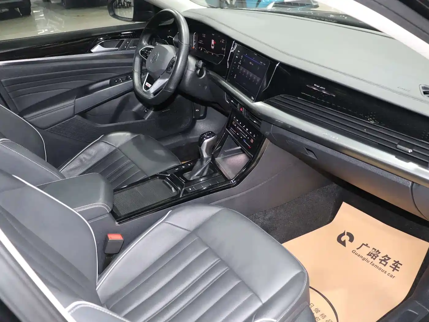 Volkswagen Passat 2023 330TSI Elite Edition фото 12