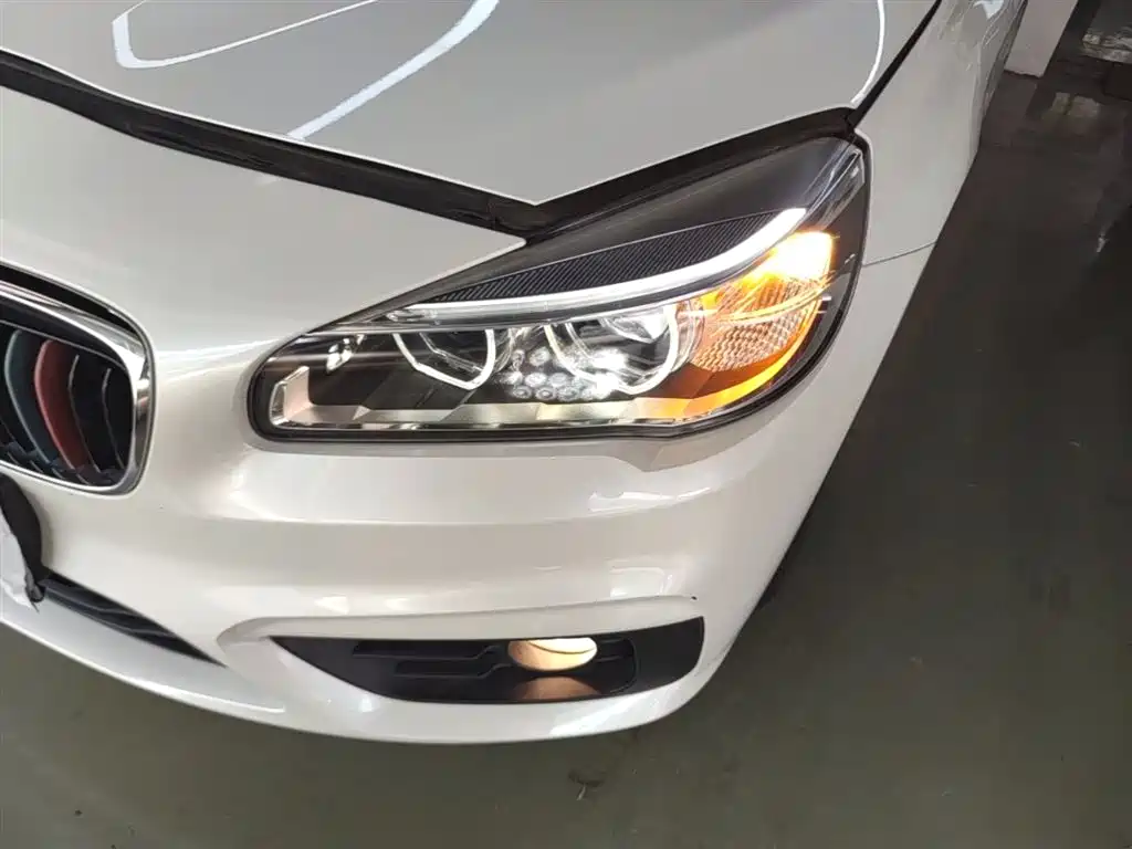 BMW 2 Series Touring 2016 218i Leading фото 24