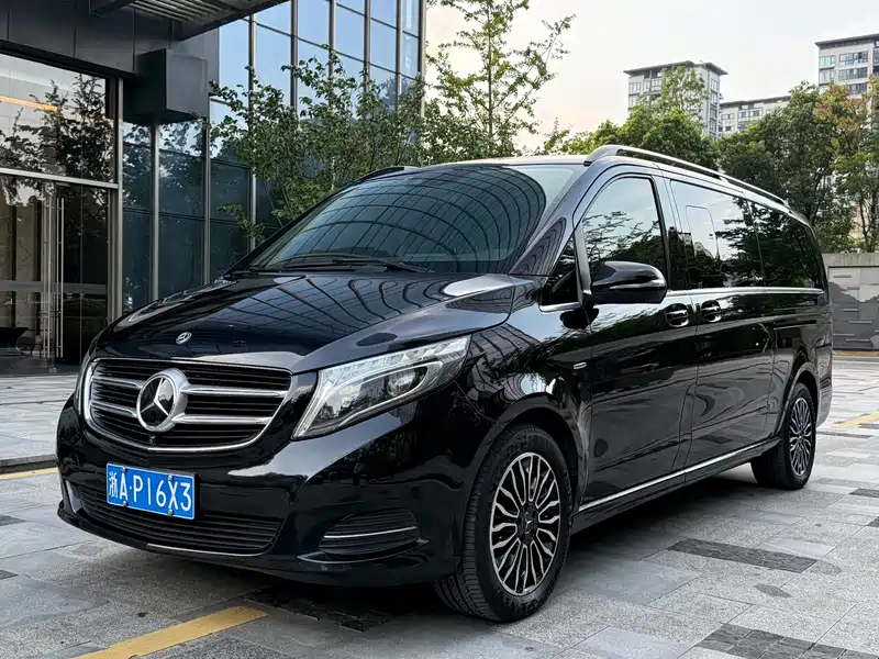 Mercedes-Benz V-Class Model V 260 L Premium Extended Edition