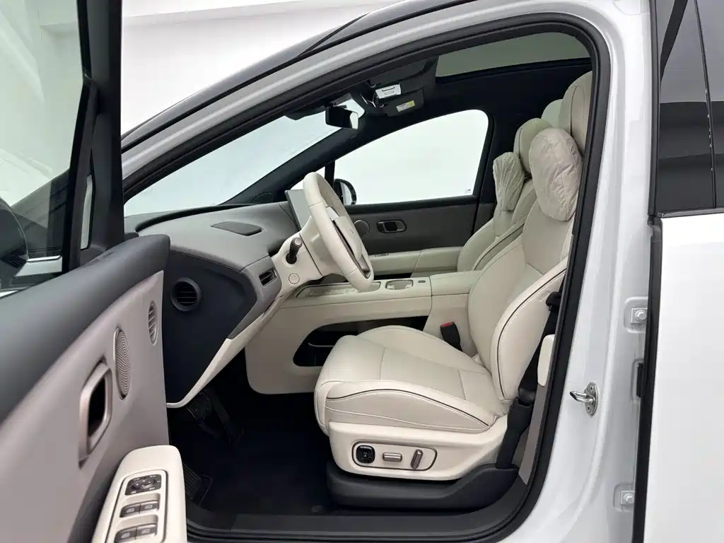 Li Auto i6 2026 2025 2WD Base Model