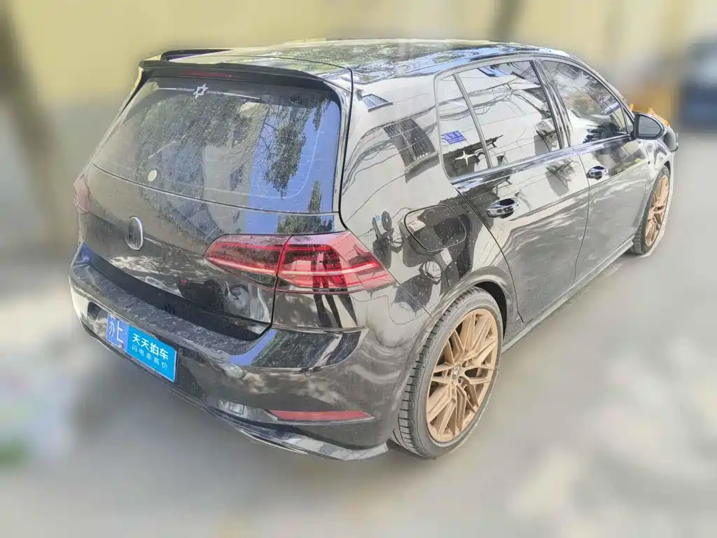 Photo 2 - Volkswagen Golf