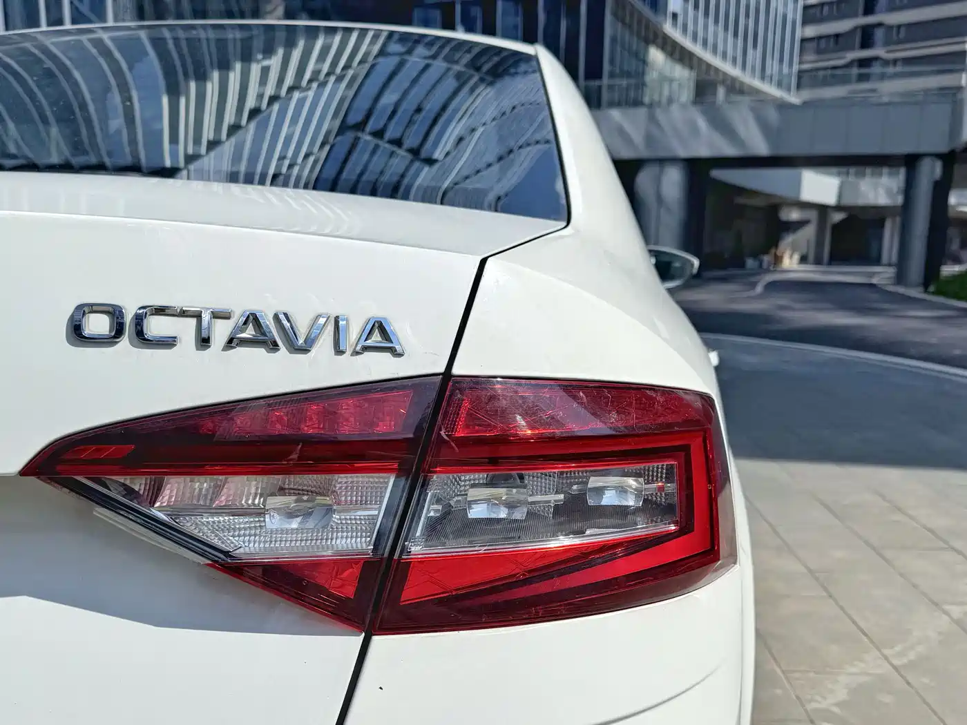 Škoda Octavia 2018 TSI230 DSG Luxury Edition фото 19