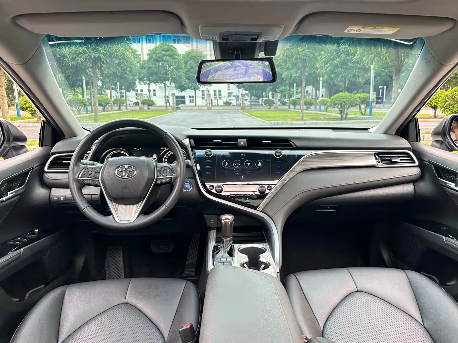 Фото 11 - Toyota Camry