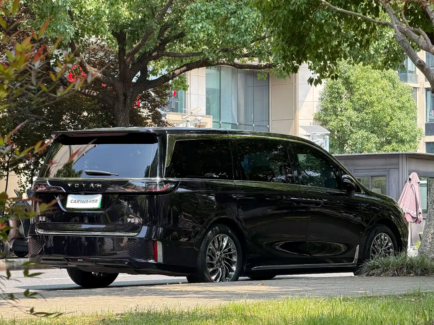 Voyah Auto Voyah Dreamer 2024 PHEV Extended Range Flagship Edition фото 28