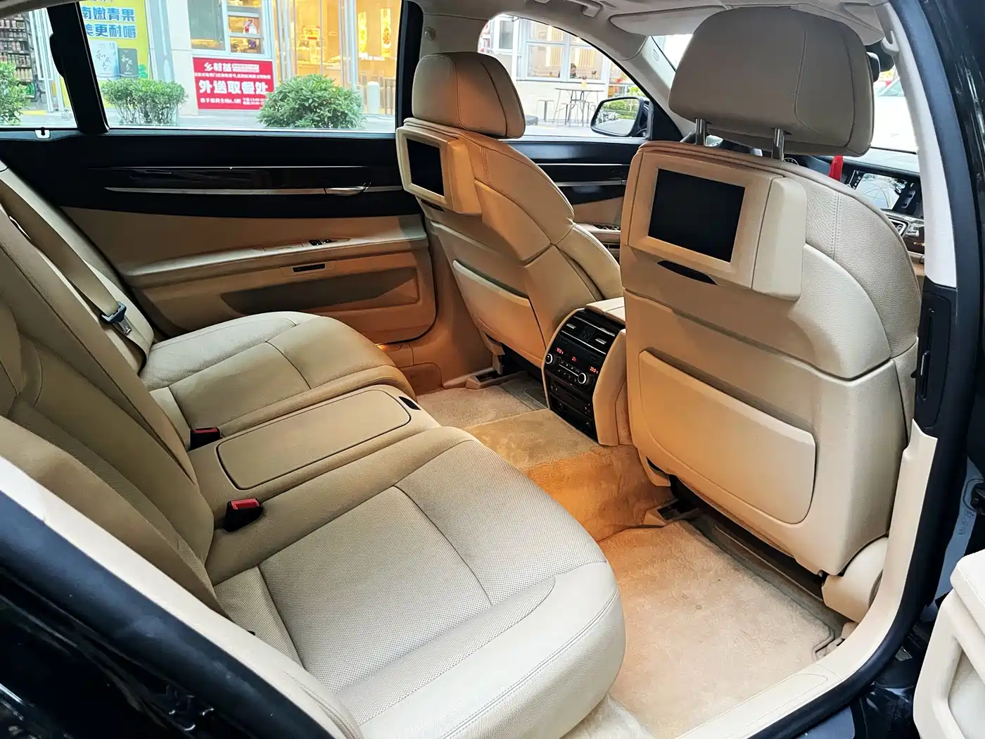 BMW 7 Series 2009 730Li Leading фото 15