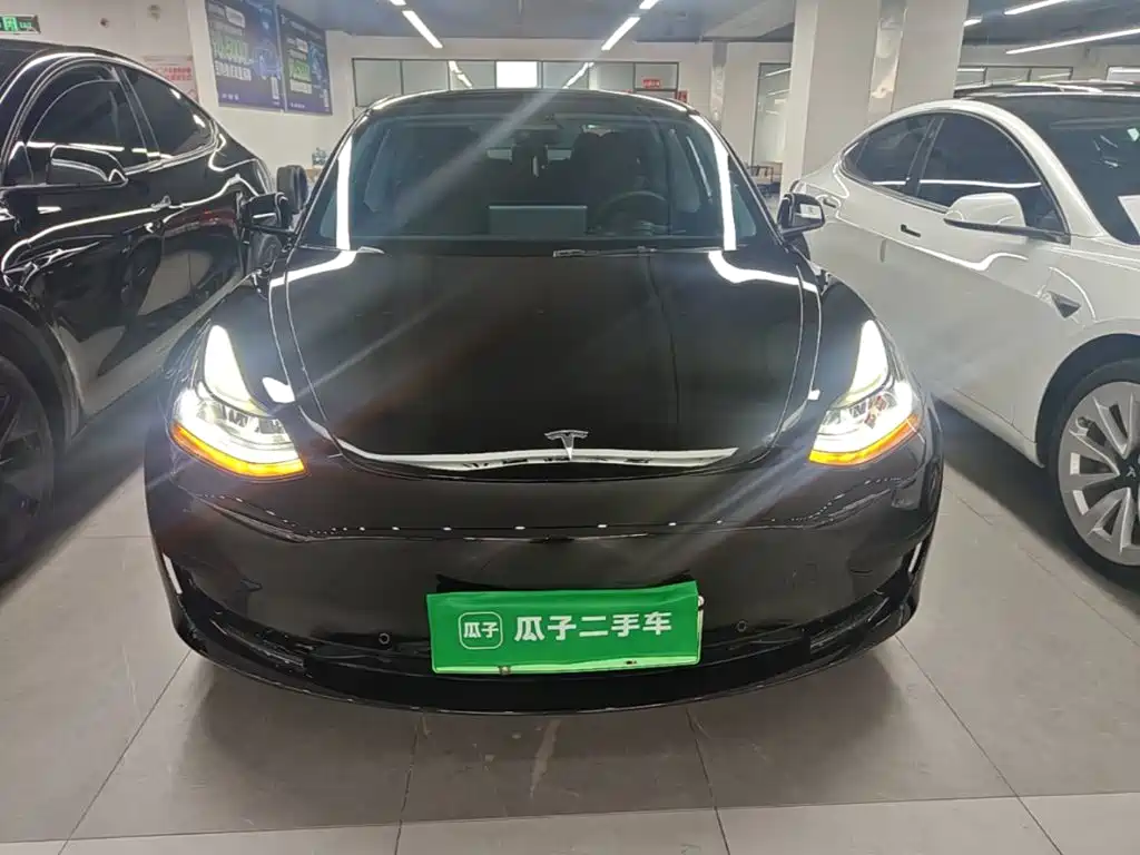 Фото 3 - Tesla Model 3