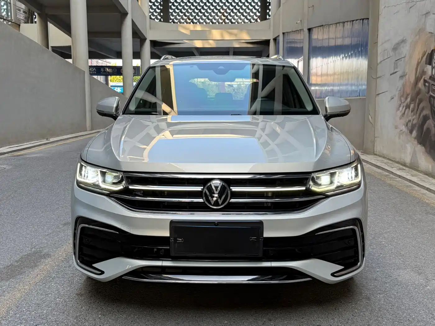 Volkswagen Tiguan L 2022 330TSI Automatic 2WD R-Line Flagship Edition фото 2