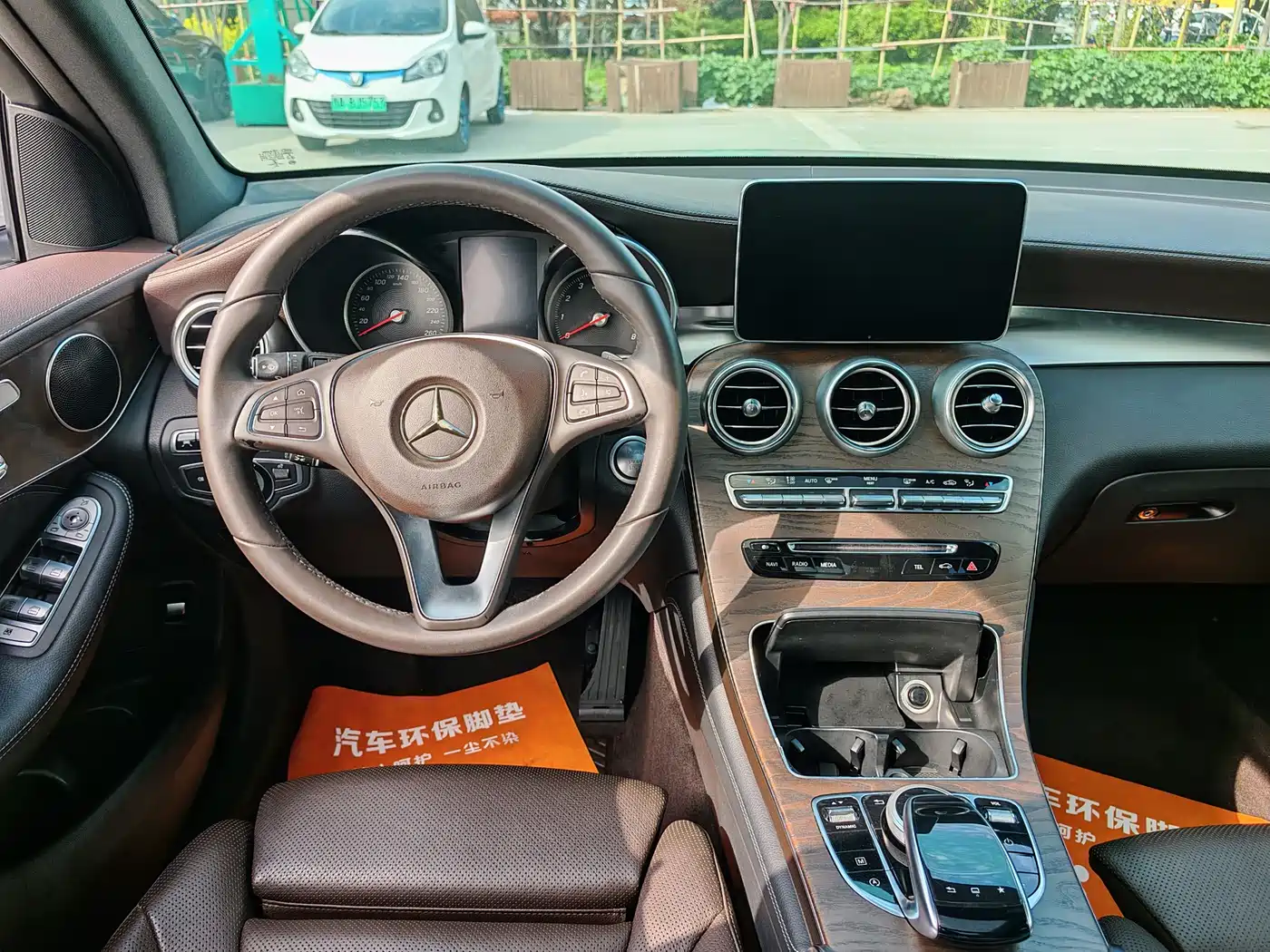 Mercedes-Benz GLC 2016 GLC 300 4MATIC Luxury фото 13