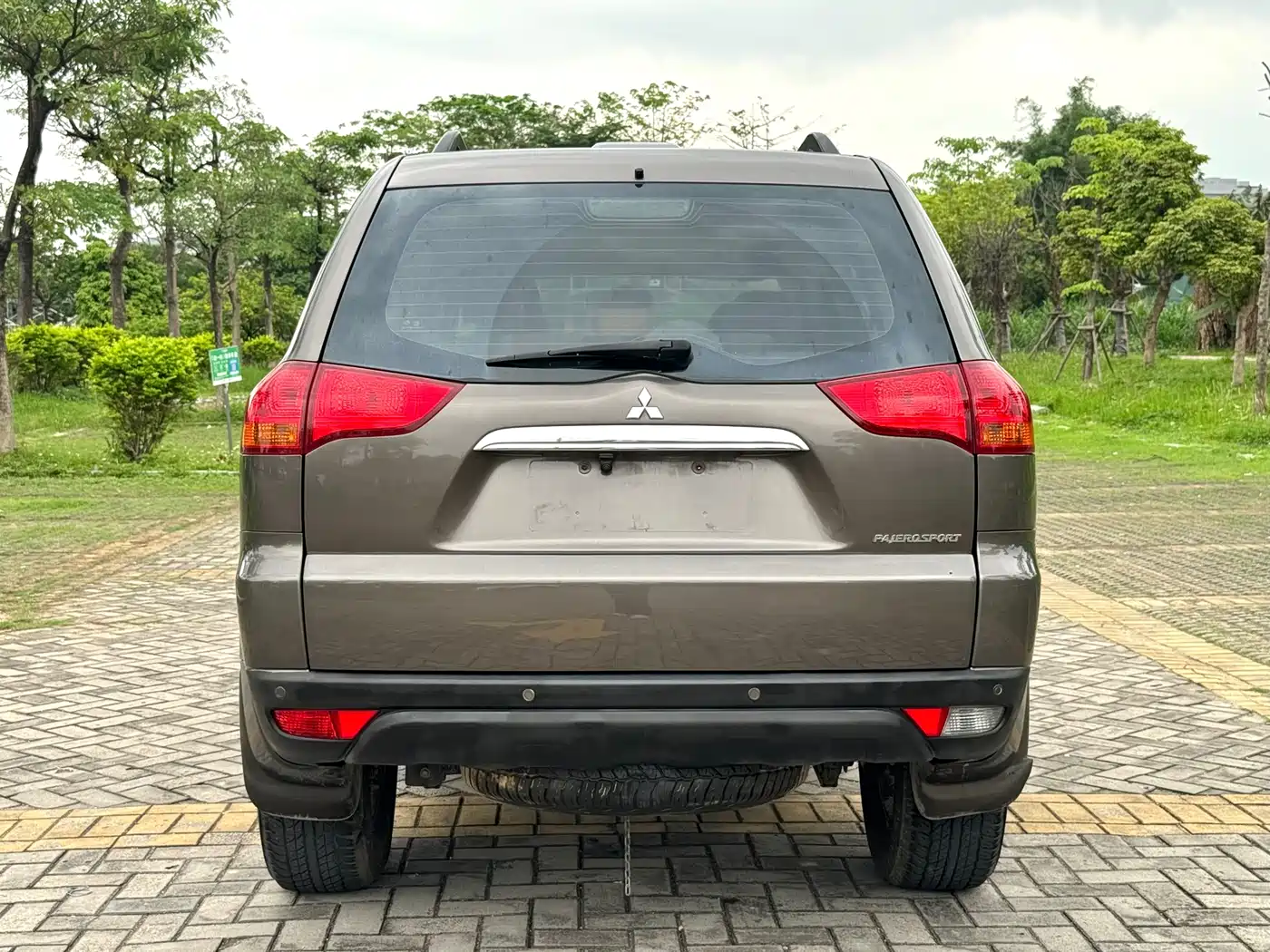 Mitsubishi Pajero Sport 2013 3.0L AWD Executive фото 14