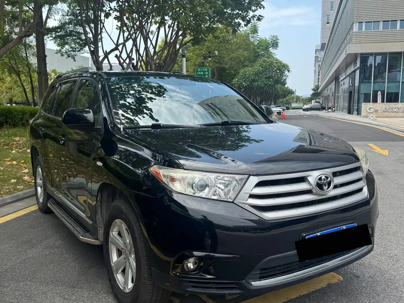 Toyota Highlander 2013 2.7L 2WD 5-seater Purple Gold Edition фото 2