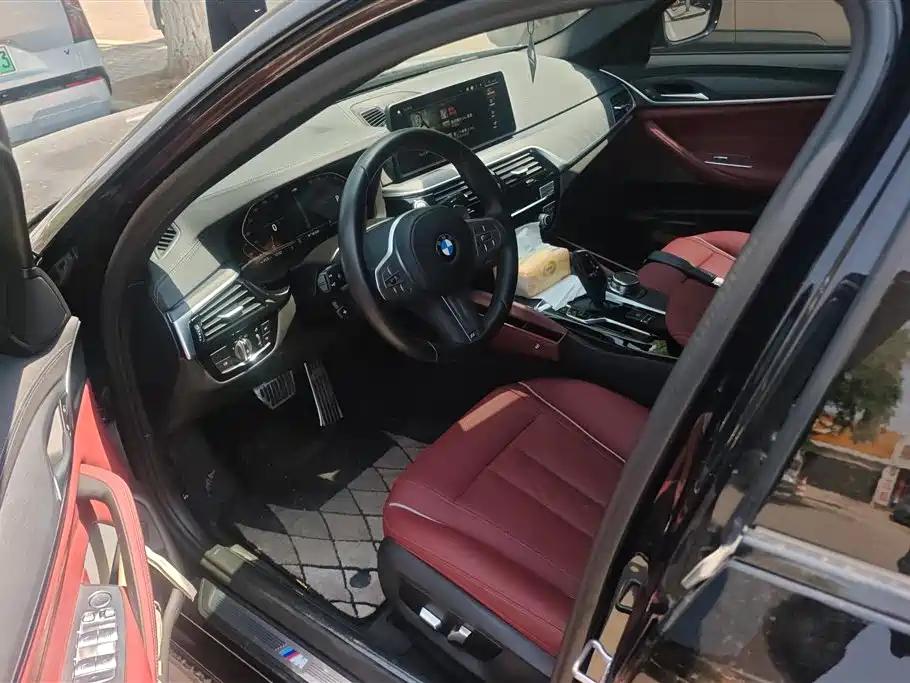 BMW 5 Series 2023 530Li Leading M Sport Package фото 9