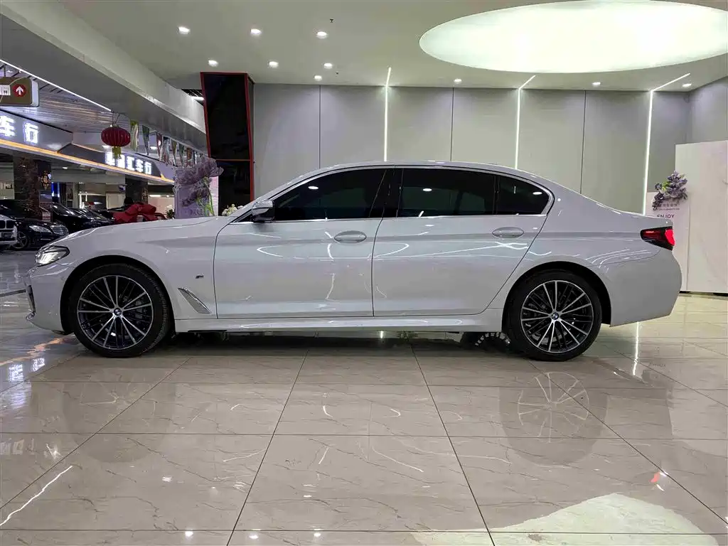 BMW 5 Series 2022 Facelift 530Li Leading M Sport Package фото 6